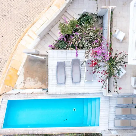 Private Hill With Pool *